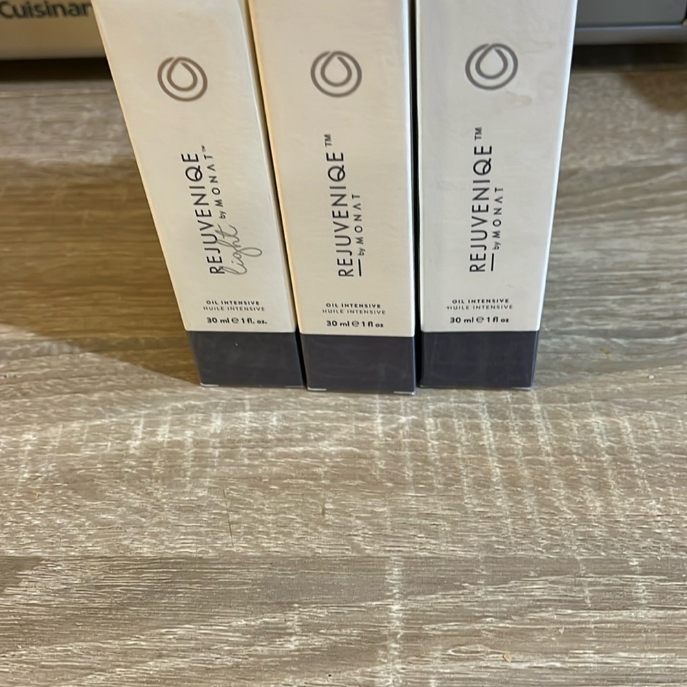 Rejuveniqe Monat Oil Intensive Set